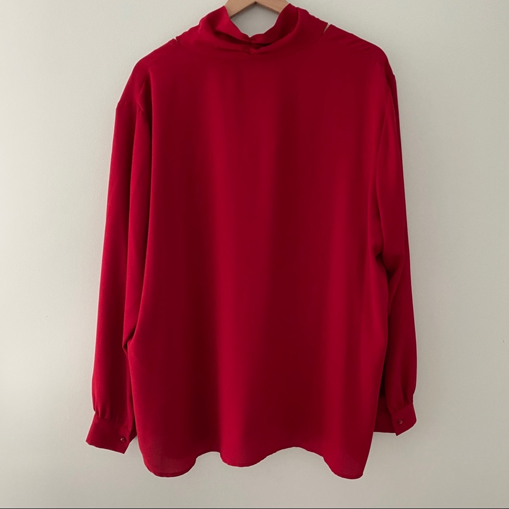 BAR III red blouse with sophisticated tie neck detail - Picture 6 of 6